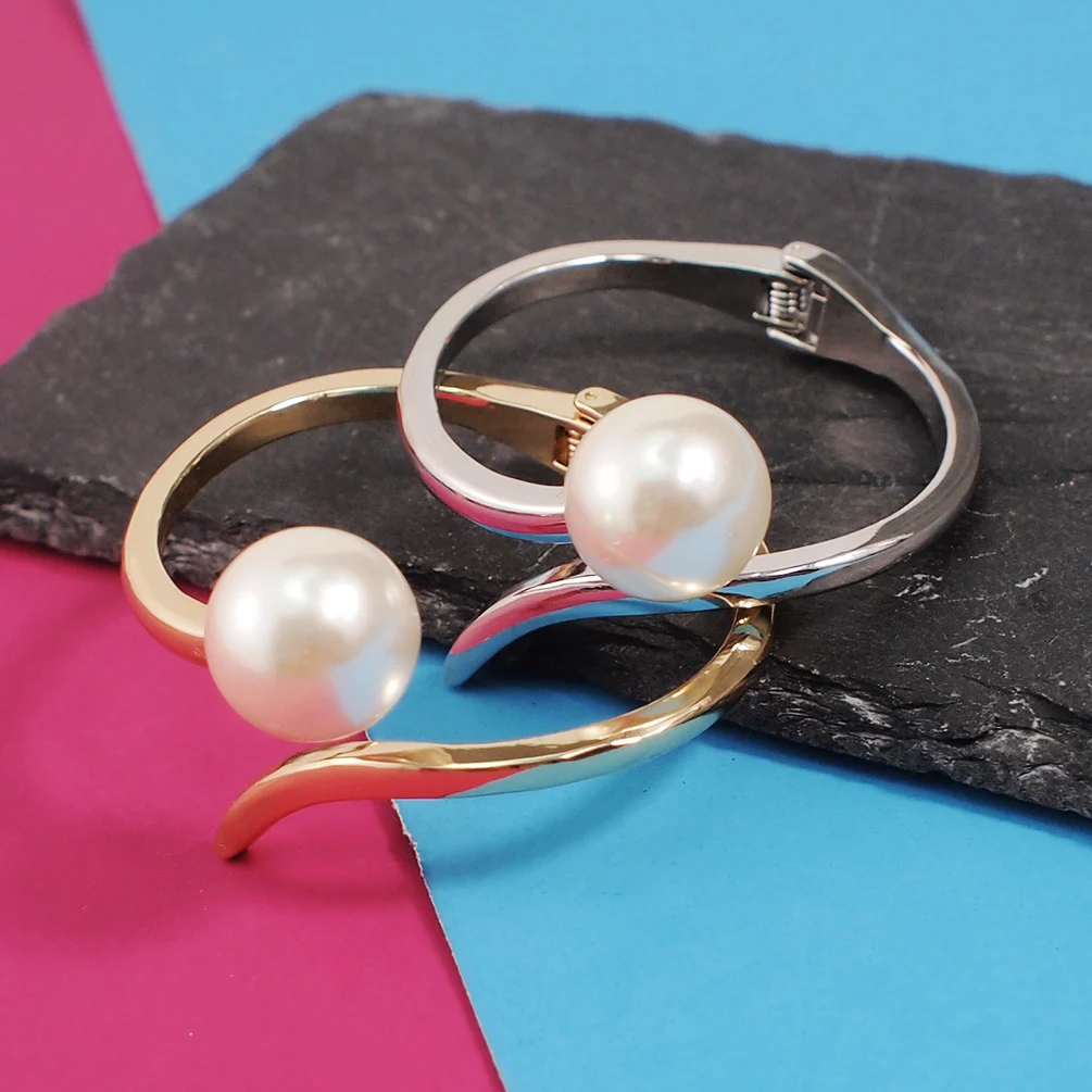 Exaggerated Asymmetrical Pearl Bracelet Women - Image 6