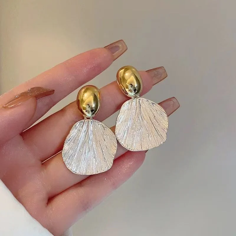 Irregular Shell Texture Metal Earrings, Luxury Exaggerated Niche Studs, New 2026 Elegant Jewelry