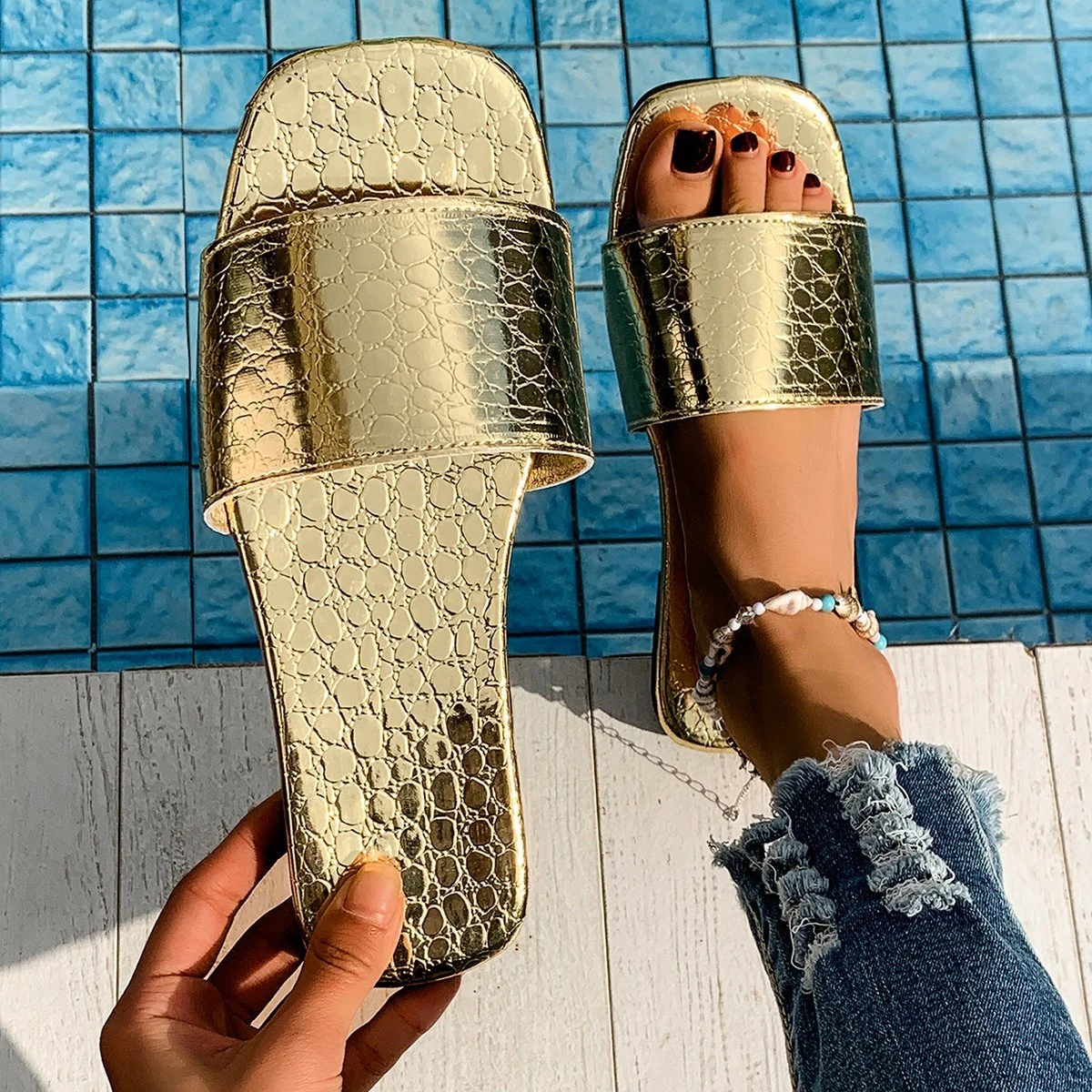 Fashion Crocodile-textured Slides Slippers Summer Square Toe Flat Sandals Summer Seaside Vacation Beach Shoes For Women - Image 3